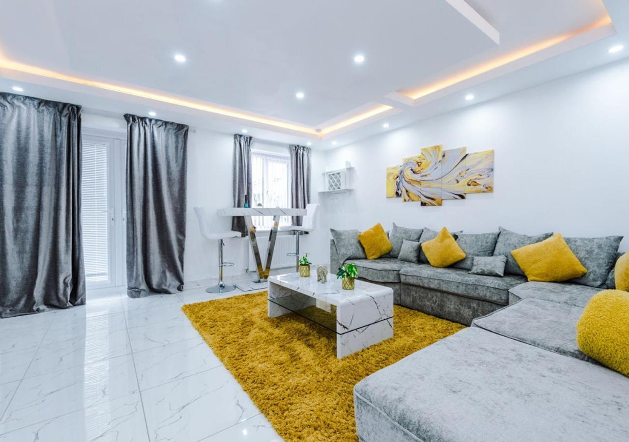 Luxury 3 Bedroom House Close To Manchester Center Экстерьер фото