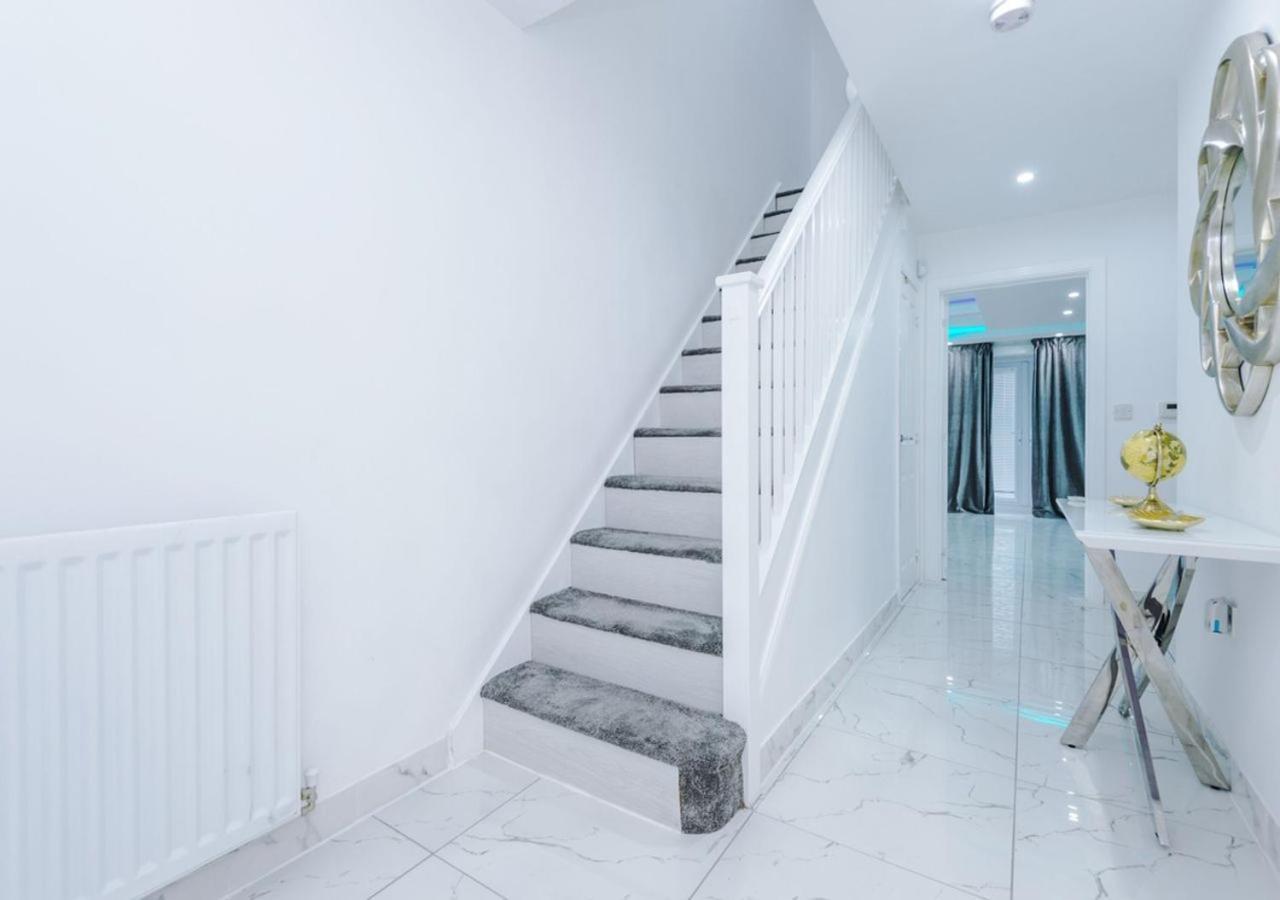 Luxury 3 Bedroom House Close To Manchester Center Экстерьер фото