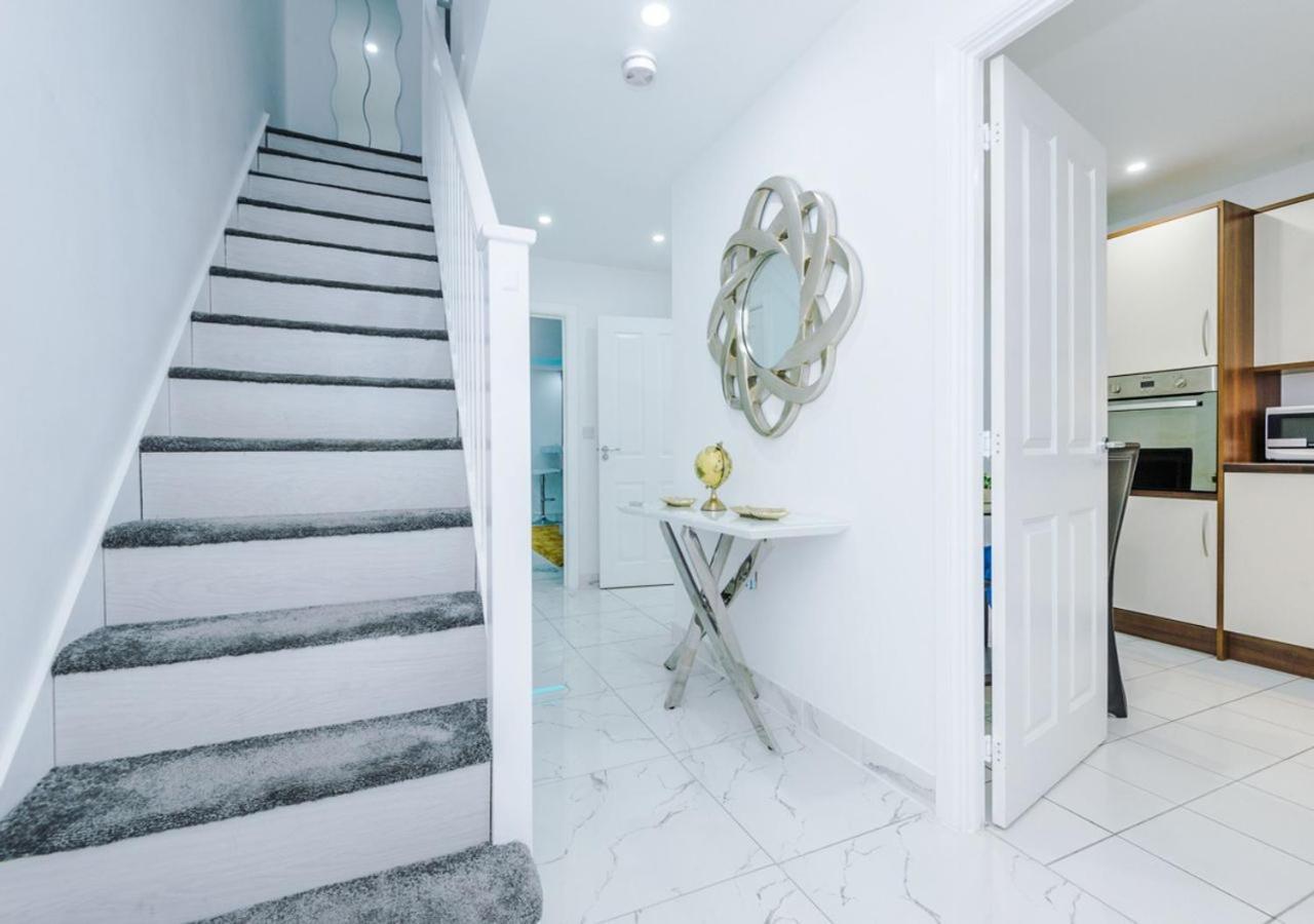 Luxury 3 Bedroom House Close To Manchester Center Экстерьер фото