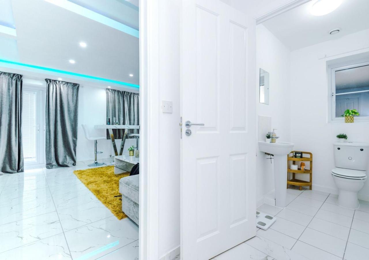 Luxury 3 Bedroom House Close To Manchester Center Экстерьер фото