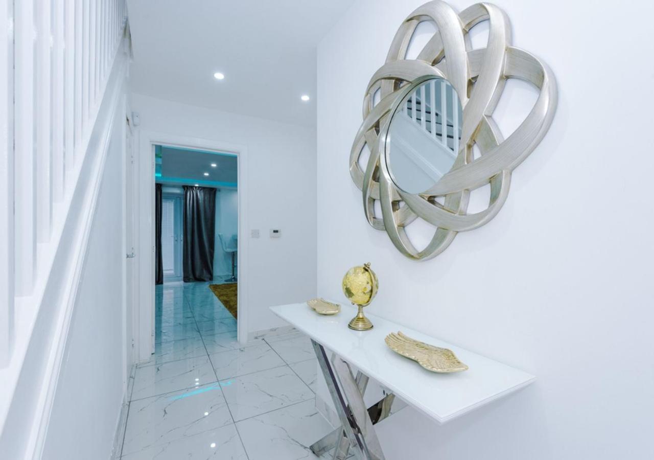 Luxury 3 Bedroom House Close To Manchester Center Экстерьер фото